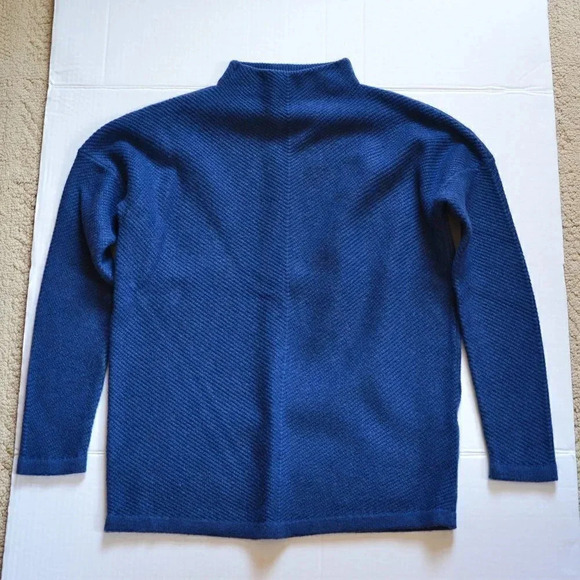 Denver Hayes  Knit Sweater Pair - Picture 7 of 11